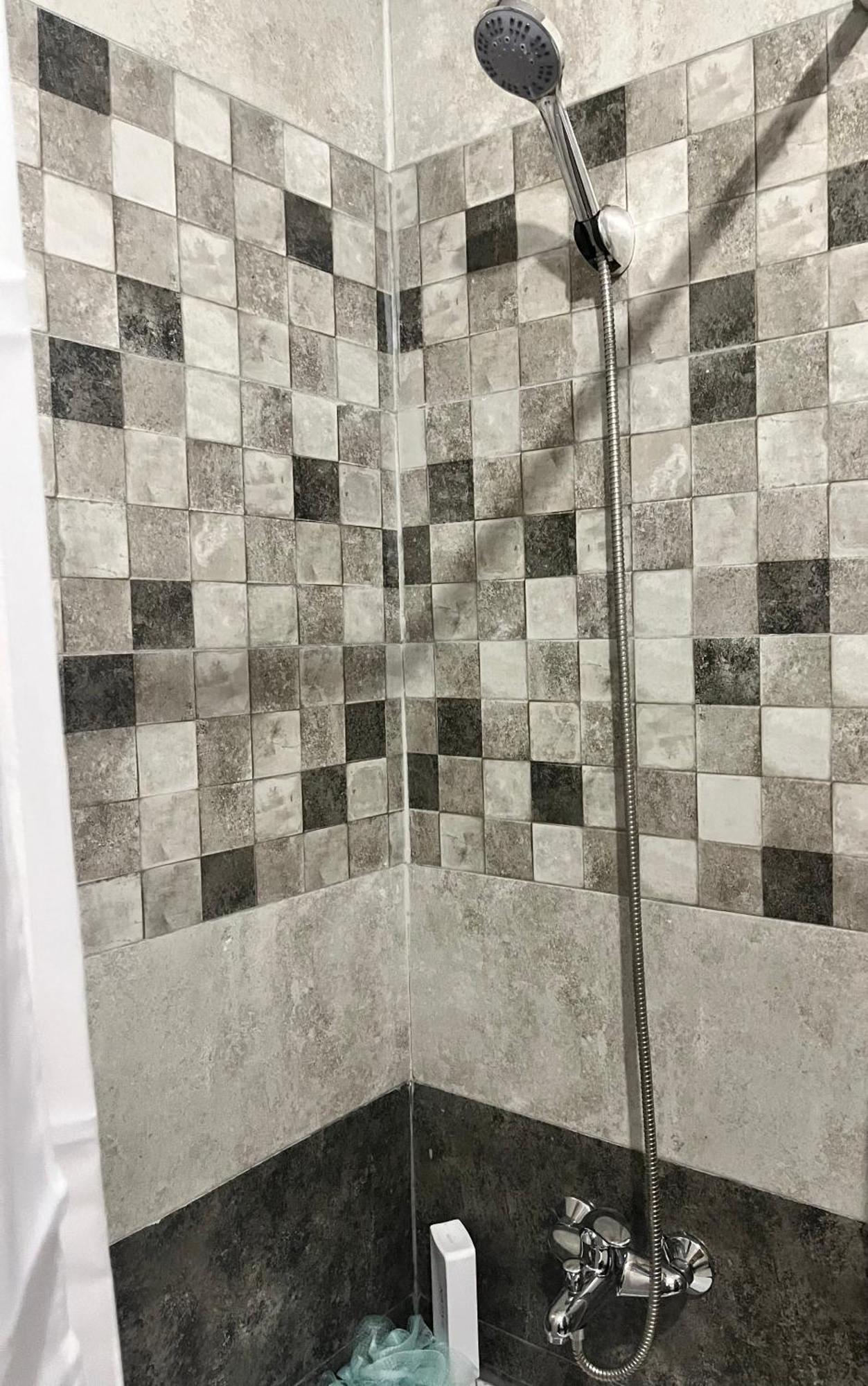 1-bedroom With One Private Bathroom *