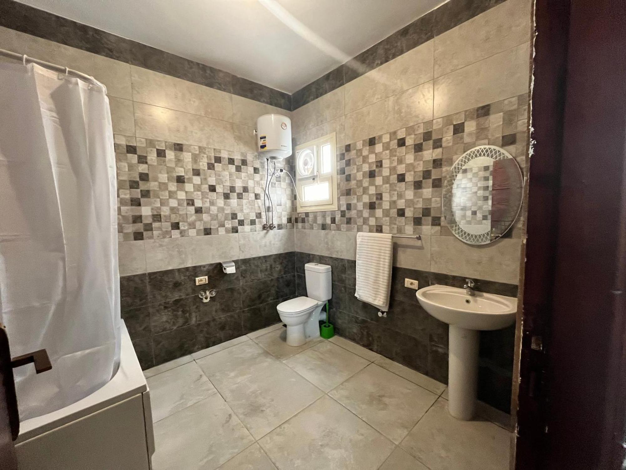 1-bedroom With One Private Bathroom *